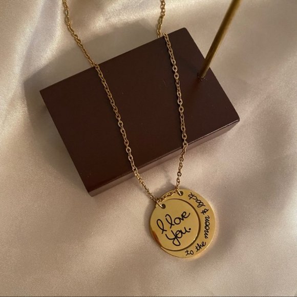 I Love you to the moon and back Necklace - Picture 4 of 8